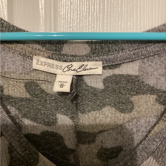 Sheer tunic. - Picture 2 of 3